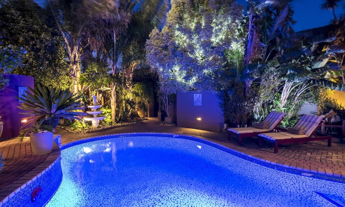 Summerstrand Bed & Breakfast | Discover Kingfisher GuestHouse: Ocean View & Pool Access