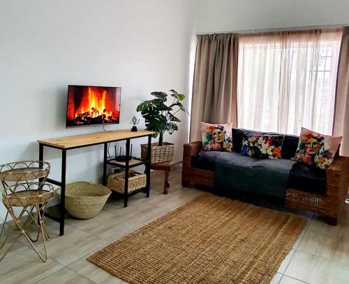 Velddrif Apartment | Pet-Friendly Kingfisher 1 with Ocean Views, Rated 9/10