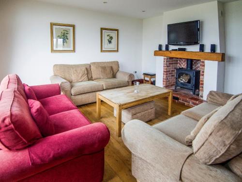 Sculthorpe House | Discover Kingfisher Barn: Pet-Friendly Family Retreat