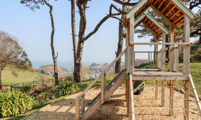Watermouth Cottage | Cozy Kingfisher Cottage with Oceanfront Views and Breakfast
