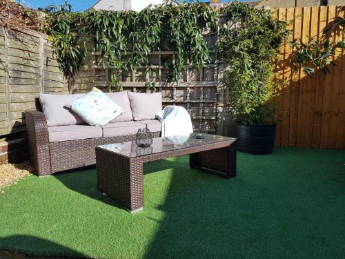 Worthing House | Pet-Friendly Kingfisher Cottage with High Guest Ratings