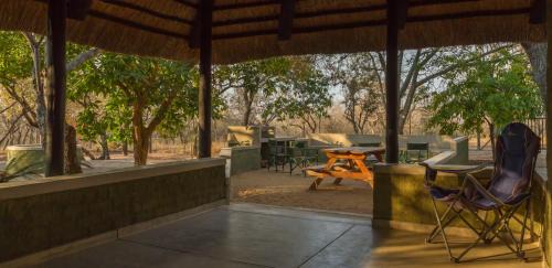 Thorny Bush Game Reserve House | Experience Kingfisher Creek Cottage: Rated 9.7/10 & Family-Friendly