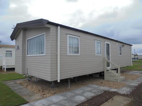 Ingoldmells House | Welcoming Kingfisher Festival Retreat: Pet & Child Friendly