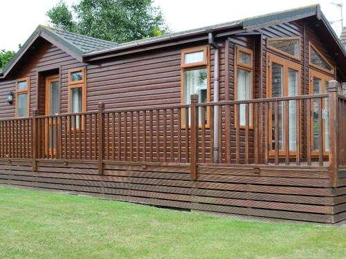 Hopton on Sea House | Family-Friendly Kingfisher Lodge: A 4-Star Retreat
