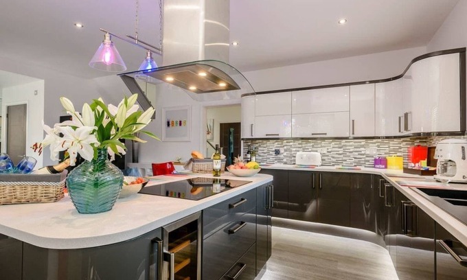 Horning House | Top-Rated Kingfisher Lodge: Pet-Friendly Retreat with Spa