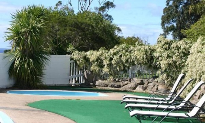 Merimbula Hotel | Highly Rated Kingfisher Motel with Pool and Breakfast