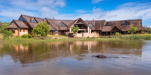 Bela-Bela Cabin | Discover Kingfisher Villa: Spa, Pool & Hot Tub Retreat