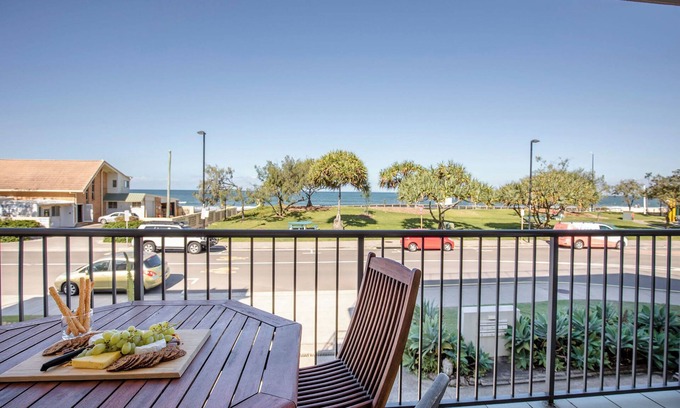 Kings Beach Apartment | Oceanfront Kings Beach Apartment with Pool & Spa Amenities
