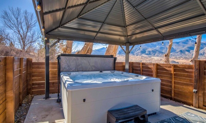 Colorado Springs Apartment | Escape to Kings Hideaway: Hot Tub & Scenic Views Await