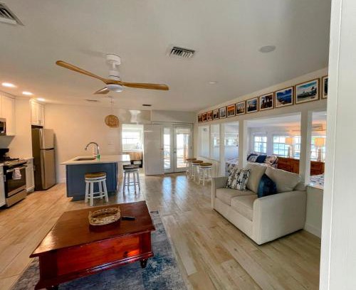 Anglers Park Hotel | Relax at Kings Kamp with Oceanfront Views & Family Amenities