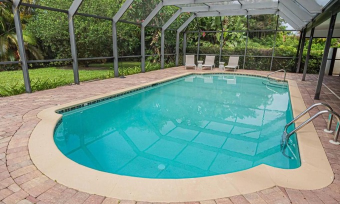 Kings Lake House | Relaxing Private Garden View at Kings Lake Blvd