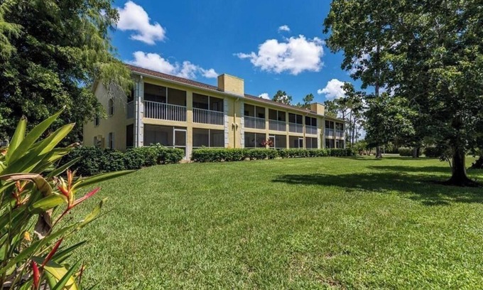 Kings Lake Condo | Top-Rated Kings Lake Condo with Pool Near the Beach