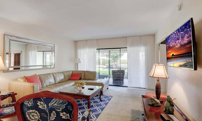 Kings Lake Condo | Exceptional Kings Lake Condo with Pool Access & Ocean Views