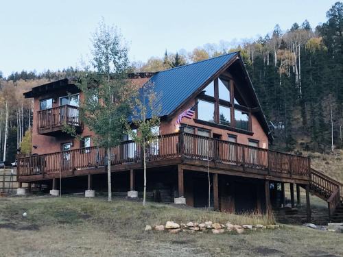 Red River House | Discover Kings Mountain Kabin: High-Speed Wifi & Family Fun