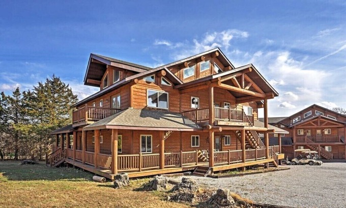 Shell Knob Cabin | Experience Kings River Lodge North: 10-Bedroom Lake Retreat