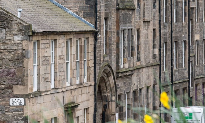 Old Town Cottage | Family-Friendly Kings Stables in Grassmarket - Sleeps 4