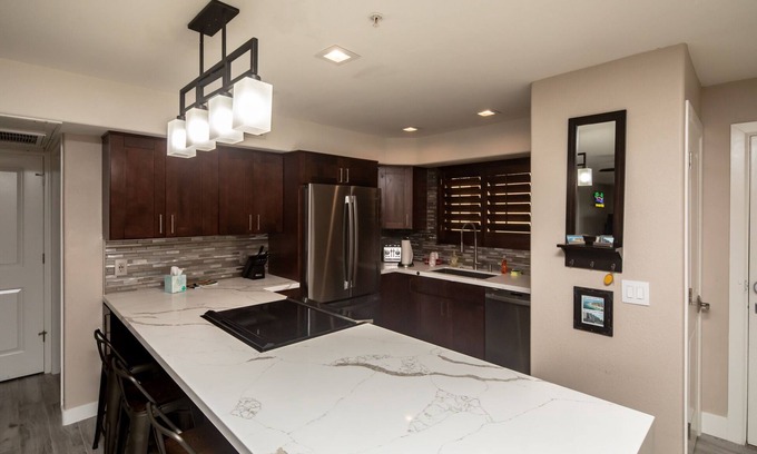 Lake Havasu City Condo | Discover Kings View Waterfront Condo with Pool & Breakfast