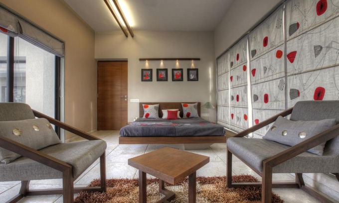 Ahmedabad Apartment | Relax at Kings Villa with Family-Friendly Amenities