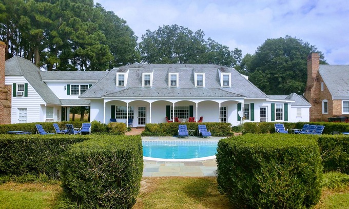 Marion Station House | Elegant Kingsbay Mansion Bayhouse with Oceanfront Views