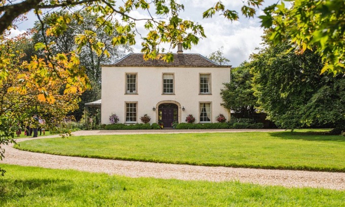 Kingscote House | Kingscote Park House: Perfect for Groups & Pet-Friendly