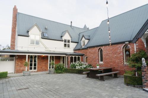 Pareora Bed & Breakfast | Experience Kingsdown Manor B&B Timaru with Ocean Views