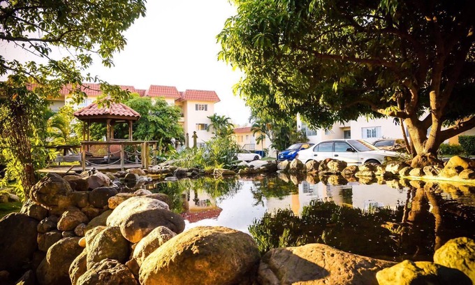 Saint Andrew Apartment | Family-Friendly Kingston Guest Apt with Kitchen Amenities