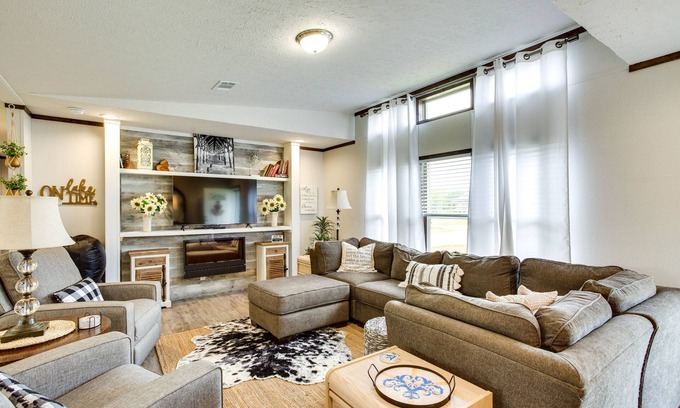 Kingston House | Kingston Home with Boat Parking & Family-Friendly Amenities