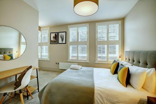 Trafford Apartment | Family-Friendly Stay at Kingsway: Rated 9/10 by Guests
