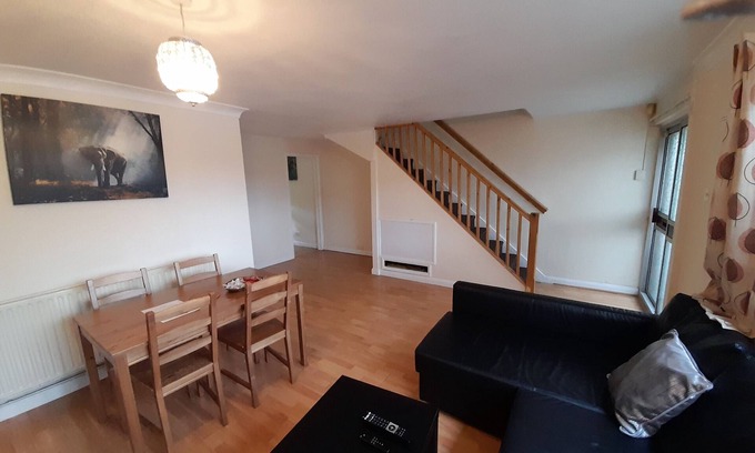 Wilford House | Family-Friendly Kingswood House in West Bridgford