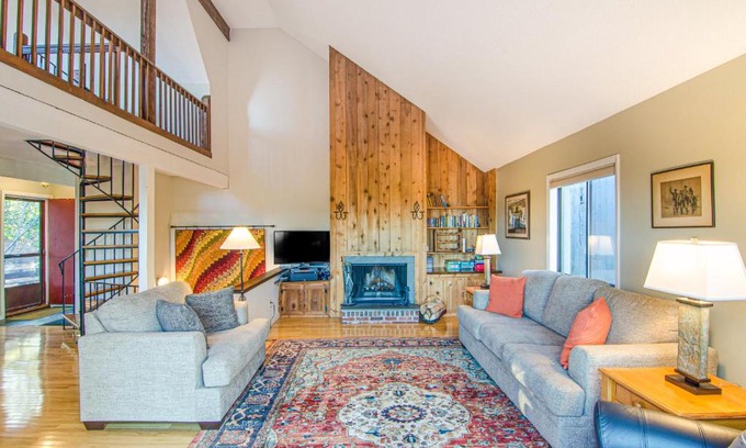 West Hartford Apartment | Family-Friendly Kingswood Vista 10F - Rated Perfect 10/10