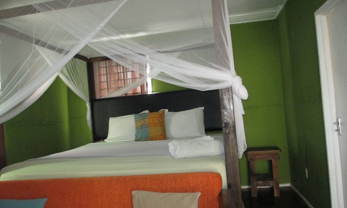 Jack's Hill Bed & Breakfast | Cozy Kingsworth Bed and Breakfast with Family-Friendly Perks