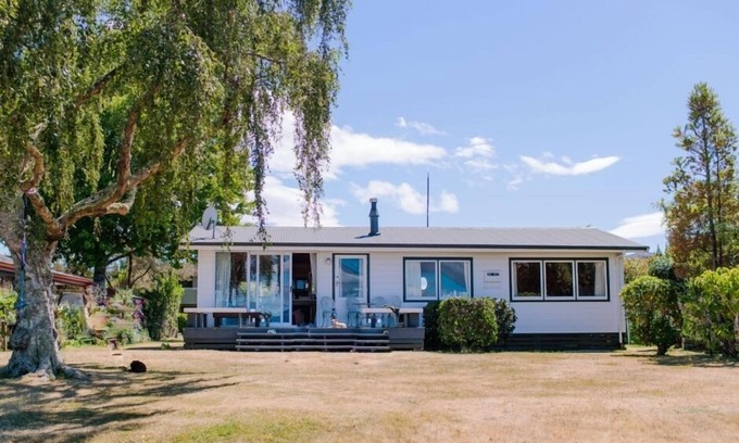 Kinloch House | Top-Rated Kinloch Lake Front View with Pool & Breakfast