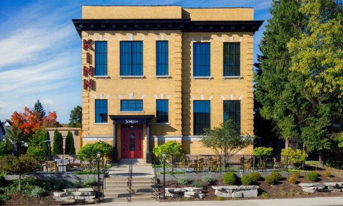 Bay View Hotel | Pet Friendly Kinn Guesthouse with Bay Views & Top Reviews