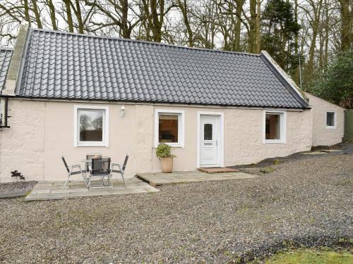 Dunfermline House | Kid-Friendly Retreat at Kinneddar Cottage - 4-Star Escape