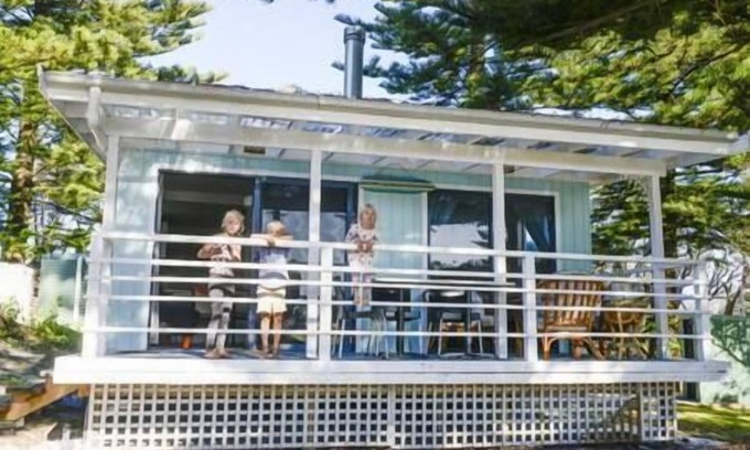 Kioloa Cabin | Oceanfront Kioloa Beach Cabin 7 - Rated 10/10 by Guests