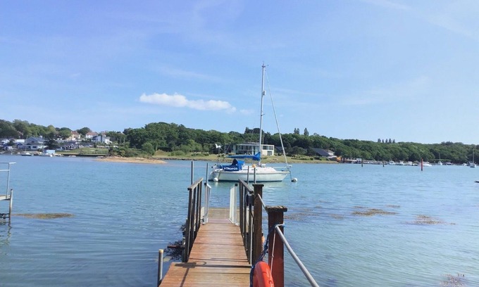 Ryde Cottage | Cozy Kipper Cottage with Ocean View & Pet-Friendly Stay