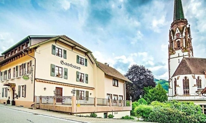 Schoenau im Schwarzwald Apartment | Peaceful Kirchbühl Hotel in Central Location for Families