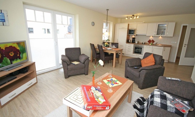 Groemitz Apartment | Guest Rated 10/10: Oceanfront Retreat with Pool & Spa