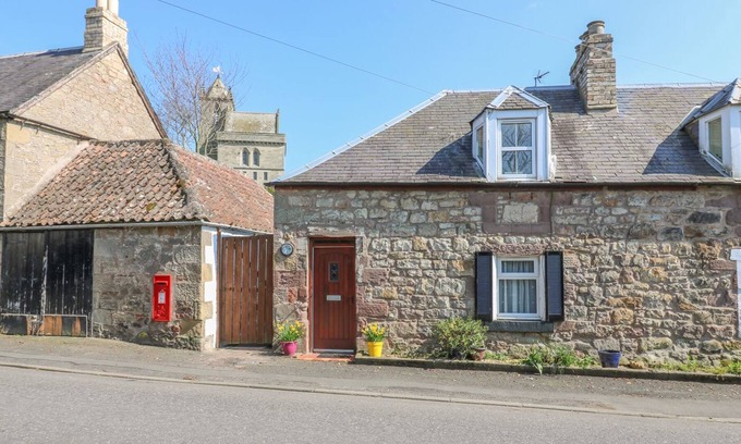 Chirnside Cottage | KIRKGATE COTTAGE, pet friendly, with open fire in Chirnside
