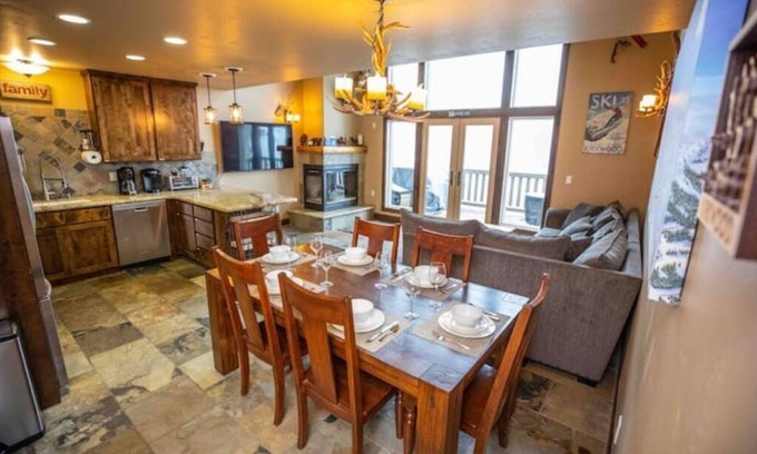Kirkwood House | Mountain Retreat at Kirkwood: Scenic Deck & Walk to Lifts