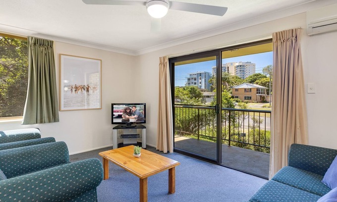 Coolangatta Apartment | Pet-Friendly Kirra Belle 2 with Ocean Views and Pool