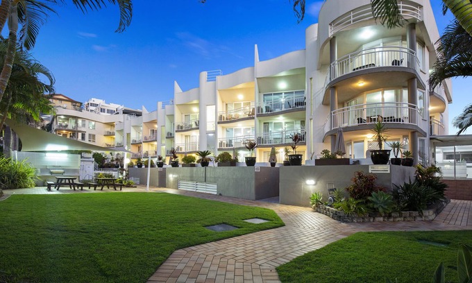 Coolangatta Apartment | Experience Kirra Palms Holiday Apartments with Ocean Views