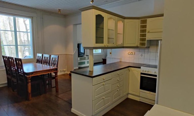 Hameenlinna Apartment | Elegant Kirstulan Kartano: Pet-Friendly Retreat Awaits