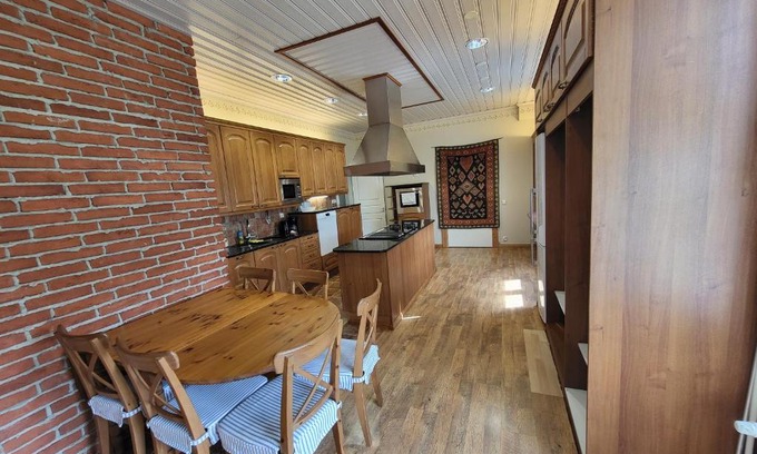Hameenlinna Apartment | Discover Kirstulan Kartanon: Pet-Friendly 4-Star Retreat