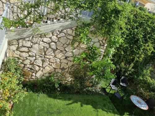 Kiryat Tiv'on Apartment | Family-Friendly Hotel Near Oranim College in Kiryat Tivon