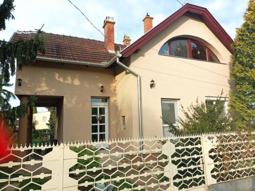 Hajduszoboszlo Apartment | Discover Comfort at Kis-Liget Apartman Today