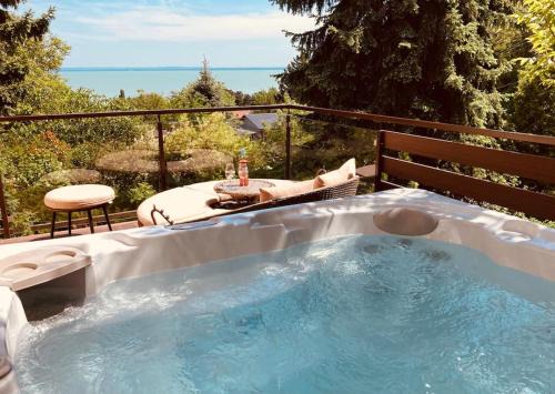 Balatongyorok House | Discover Kis Pele Nyaraló: Pet-Friendly Haven with Hot Tub