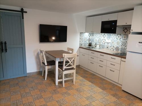 Fonyodliget Apartment | Oceanfront Comfort at Kisapartman - Rated 10/10 by Guests
