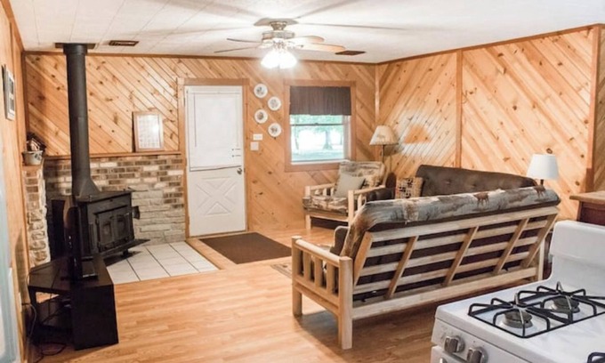 Triumph Cabin | Family Cabin Perfect for 6 with Ocean View and Kitchen