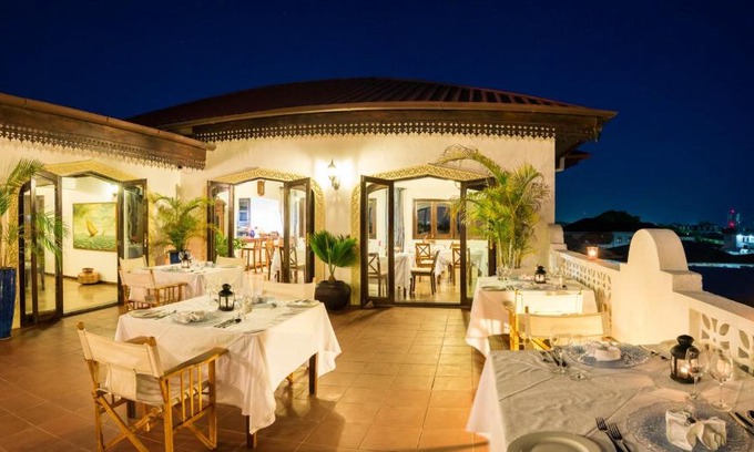 Stone Town Hotel | Discover Kisiwa House: A 4-Star Gem with Family Amenities